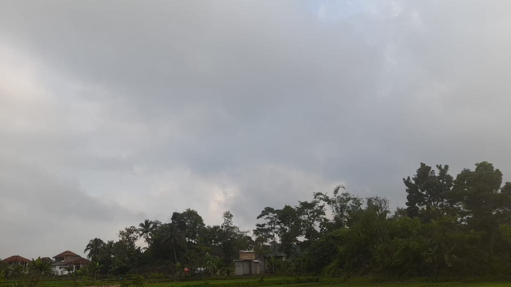 Prakiraan Cuaca Kabupaten Pangandaran Hari Ini, Senin 13 Oktober 2025