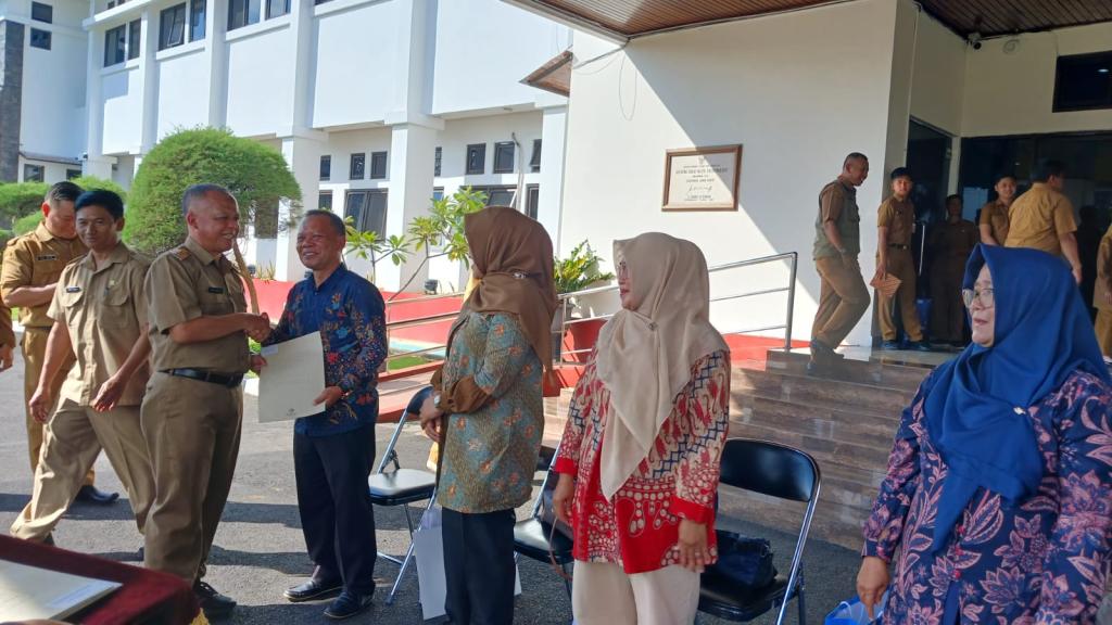 10 ASN Pemkot Tasikmalaya Terima SK Pensiun, Ini Pesan Pj Wali Kota Asep Sukmana