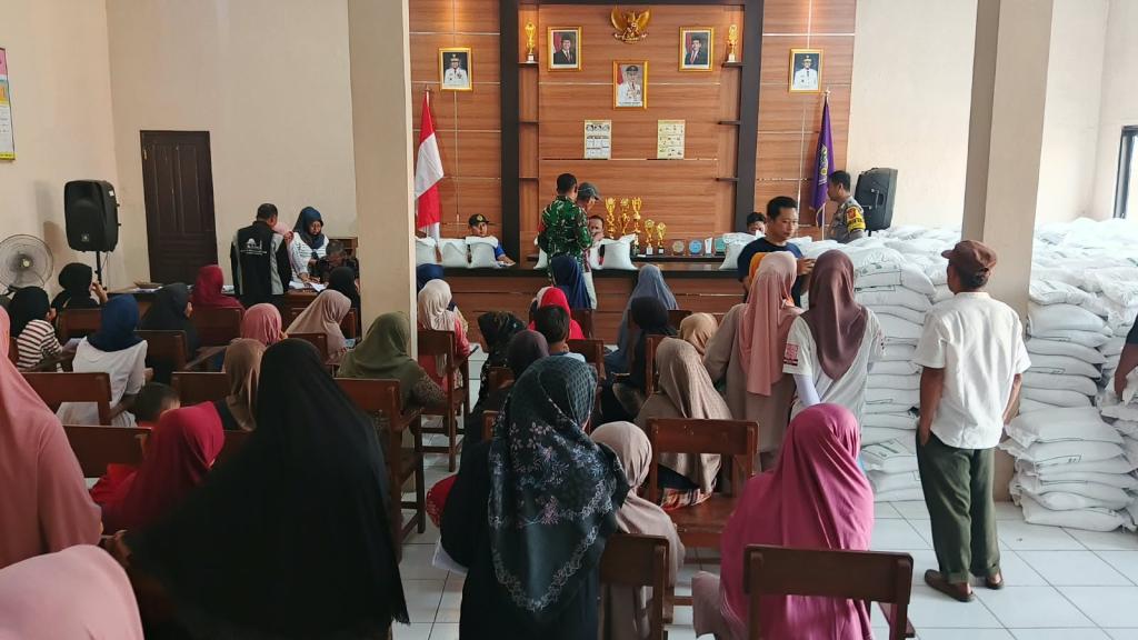 806 KPM Desa Cijulang Ciamis Terima Bantuan Pangan 30 Kg Beras, Kades dan Warga Pastikan Kualitas Bagus