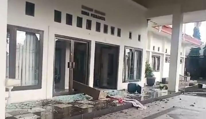 Aksi Solidaritas Mahasiswa di Kota Banjar Disusupi Remaja Anarkis, Kantor DPRD Rusak
