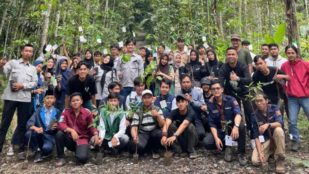 Aktivis dan Pecinta Lingkungan di Tasikmalaya Tanam 1000 Pohon untuk Kembalikan Fungsi Hutan