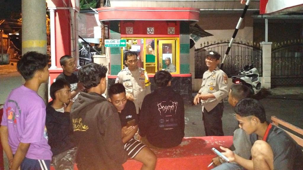 Anggota Polsek Cihideung Himbau Remaja di Tasikmalaya Tidak Ikut Geng Motor dan Jaga Kamtibmas