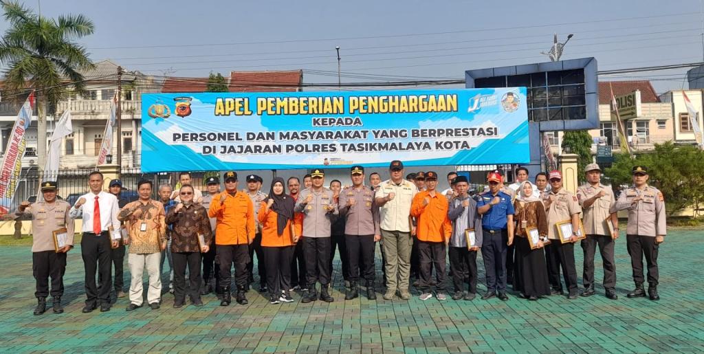 Apresiasi Dedikasi dan Kolaborasi, Polres Tasikmalaya Kota Beri Penghargaan untuk Personel dan Masyarakat Berprestasi
