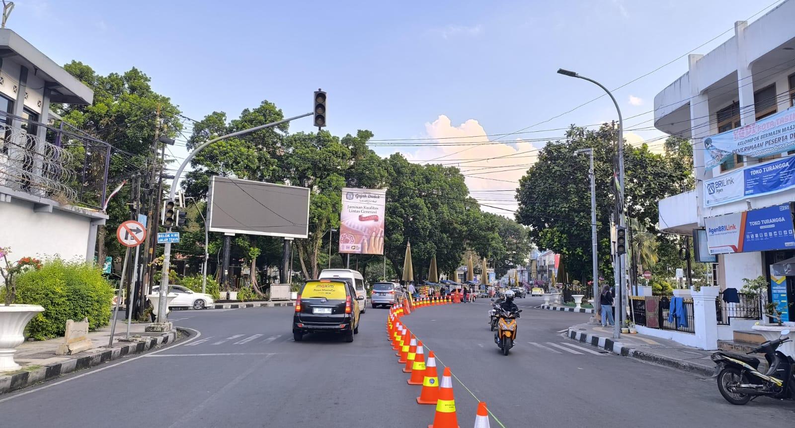 Bikin Bingung Pengendara di Pusat Kota, Lampu Lalu Lintas Simpang Masjid Agung Tasikmalaya Mati Total