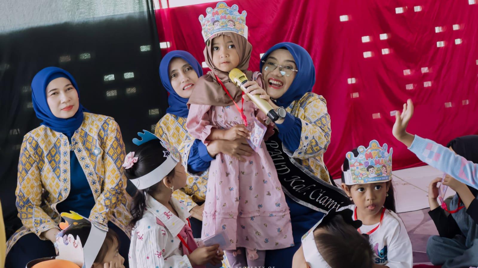 Bunda PAUD Ciamis Tinjau MPLS di Cijeungjing, Pastikan Transisi TK ke SD Menyenangkan