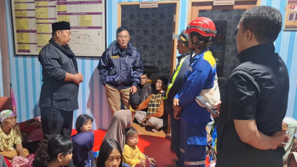 Bupati Ciamis Tinjau Langsung Warga Terdampak Longsor di Panawangan