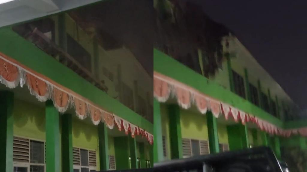 Dampak Gempa dan Lapuk, Atap Bangunan SMPN 17 Kota Tasikmalaya Roboh
