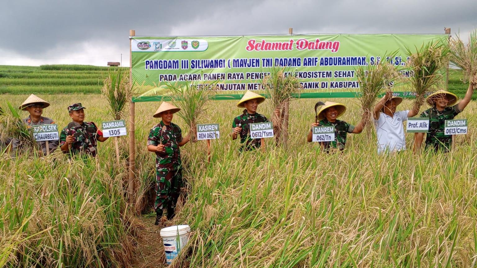 Danrem 062 Tarumanagara Hadiri Panen Raya Beras Organik di Ciamis