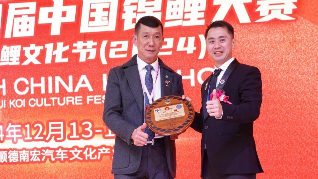 Dari Hobi jadi Prestasi: Erwin Kurniawan, Pehobi Koi dari Tasikmalaya yang Menjadi Juri di Ajang Bergengsi China