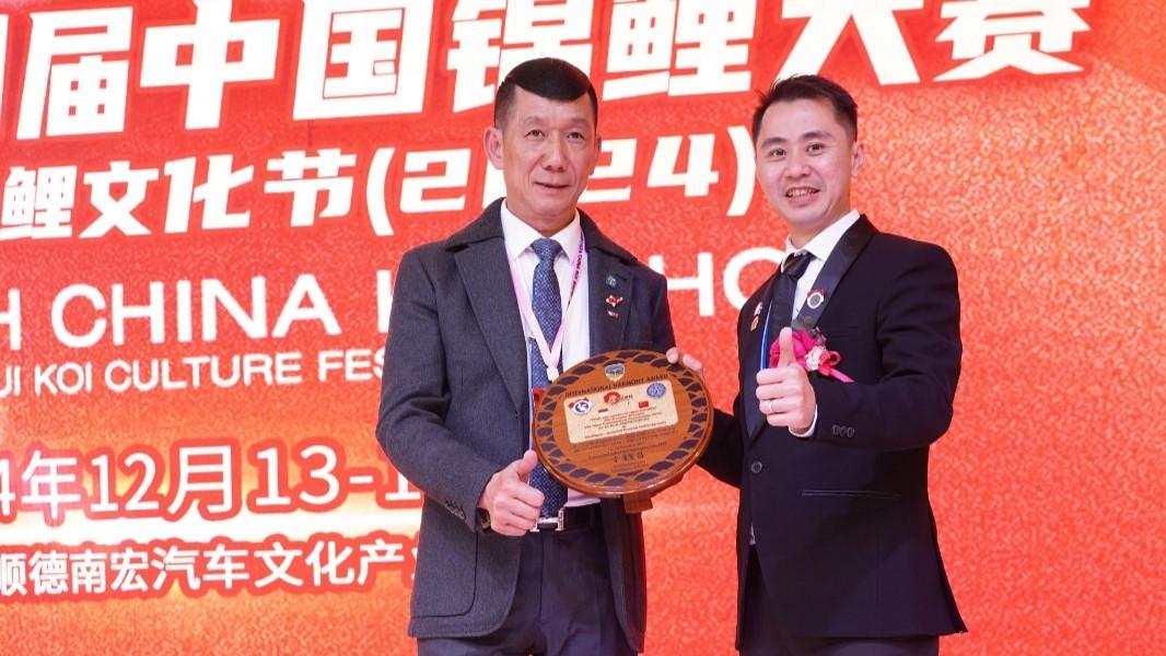 Dari Hobi jadi Prestasi: Erwin Kurniawan, Pehobi Koi dari Tasikmalaya yang Menjadi Juri di Ajang Bergengsi China