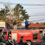 Diduga dari Pembakaran Sampah, Rumah Kosong di Gang Gerson Kota Banjar Ludes Terbakar
