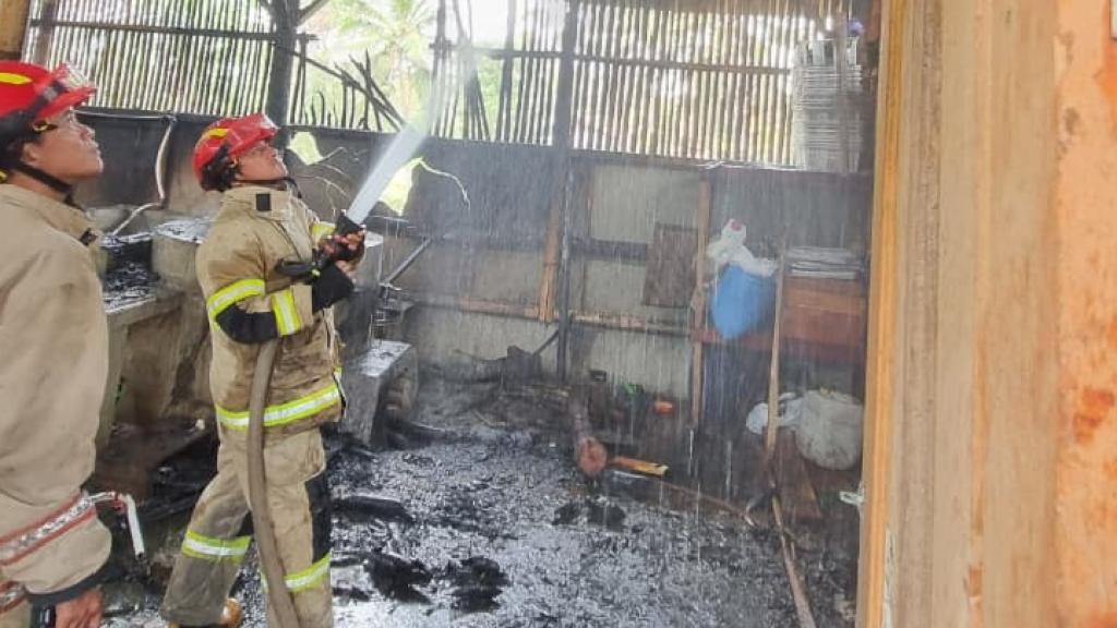 Diduga Dipicu Api Tungku Penggorengan, Pabrik Tahu di Panawangan Ciamis Ludes Terbakar