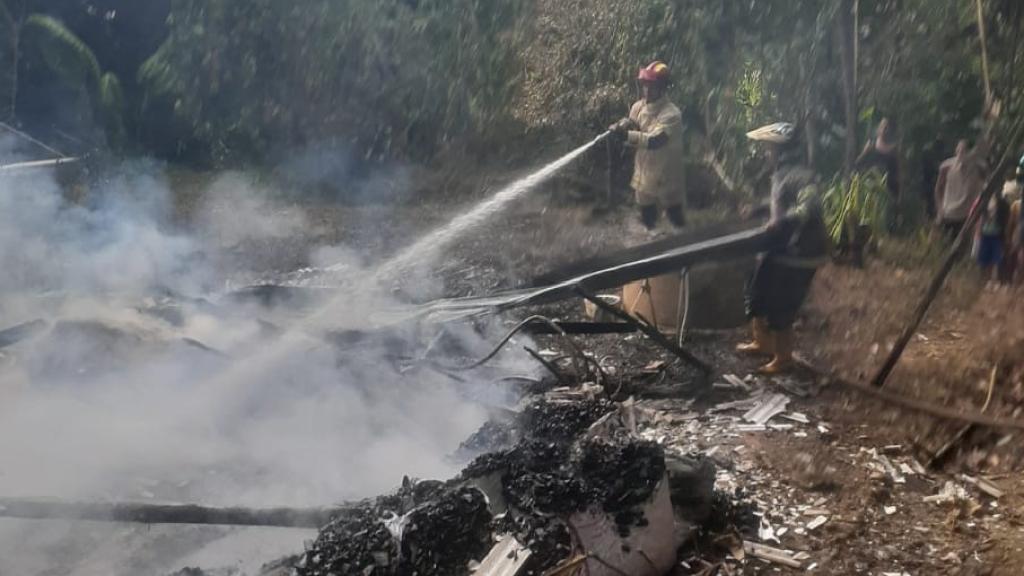 Diduga Korsleting Listrik, Kandang Ayam Tiga Tingkat di Cijeungjing Ciamis Ludes Terbakar, Kerugian Rp200 Juta