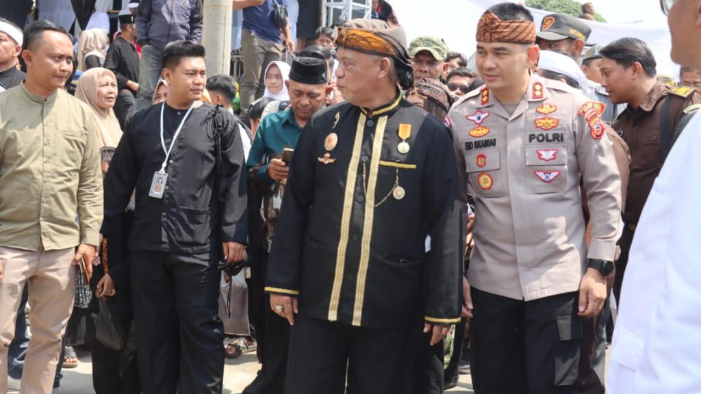 Dikawal Ketat Polres Ciamis, Ribuan Warga Khidmat Ikuti Upacara Adat Nyangku di Panjalu