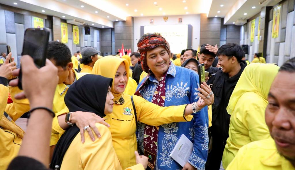 Diky Candra Ikuti Pembacaan Panca Bhakti Golkar, Langsung Digoda Daniel Mutaqien untuk Bergabung