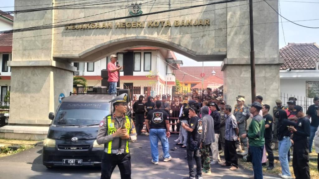 Dinilai Janggal Hanya Menyeret Dua Terdakwa, Aksioma Rakyatis Ancam Duduki Kejari Kota Banjar Soal Kasus Korupsi Tunjangan DPRD