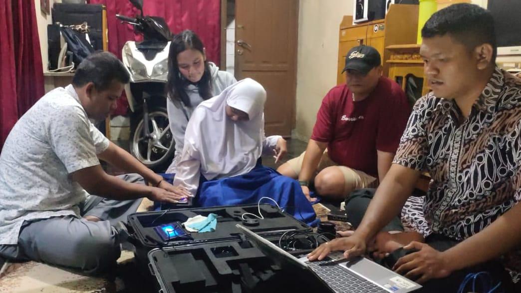 Disdukcapil Ciamis Rekam KTP-el Warga Disabilitas Lewat Layanan Jemput Bola Malam Hari