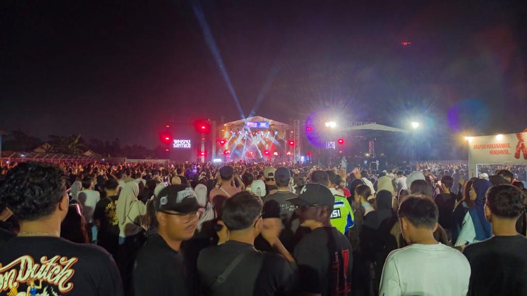 DJ Wisnu Santika Guncang Panggung Ruang Bermusik di Lanud Wiriadinata Tasikmalaya