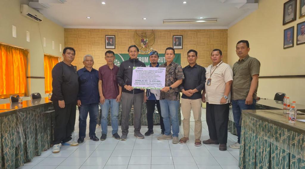 Dorong Kesejahteraan Warga dan Kelestarian Hutan, Perhutani KPH Tasikmalaya Salurkan Insentif Getah Pinus Rp 14,6 Juta bagi 5 KTH di Cigalontang