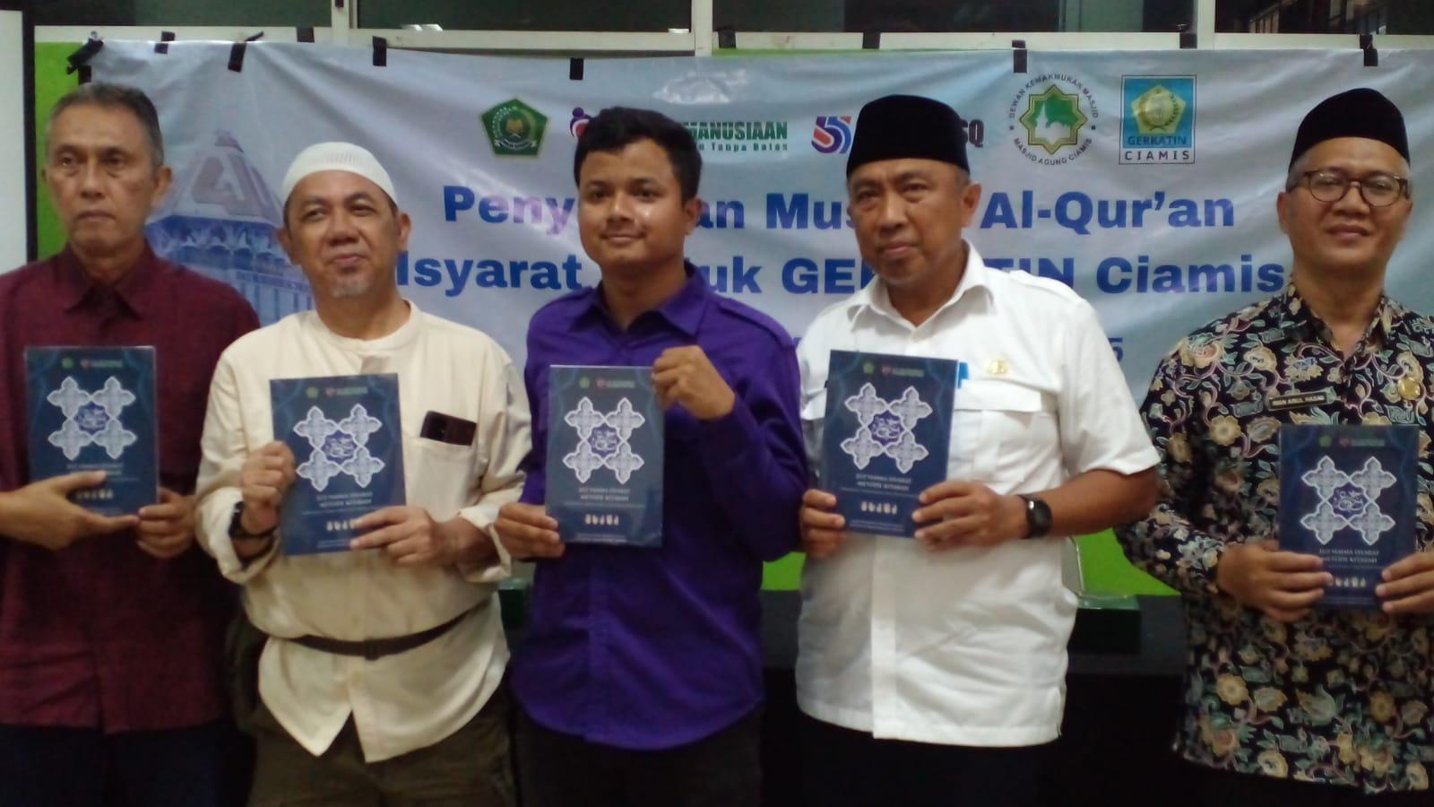 ESQ Kemanusiaan Salurkan 16.000 Mushaf Isyarat untuk Teman Tuli, 105 Eksemplar Diserahkan di Ciamis