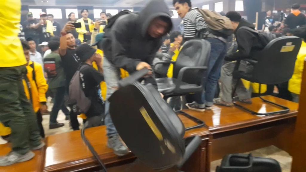 Fasilitas Ruang Rapat Paripurna DPRD Kota Tasikmalaya Rusak Usai Aksi Unjuk Rasa