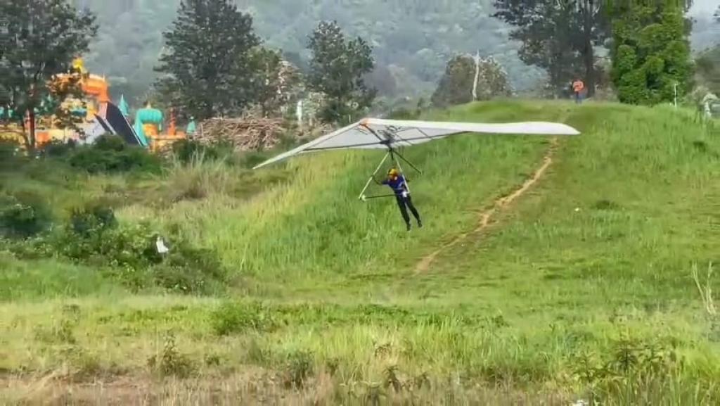 Dari Tukang Las ke Langit Tasikmalaya: Domo, Pendatang Baru di Dunia Gantole