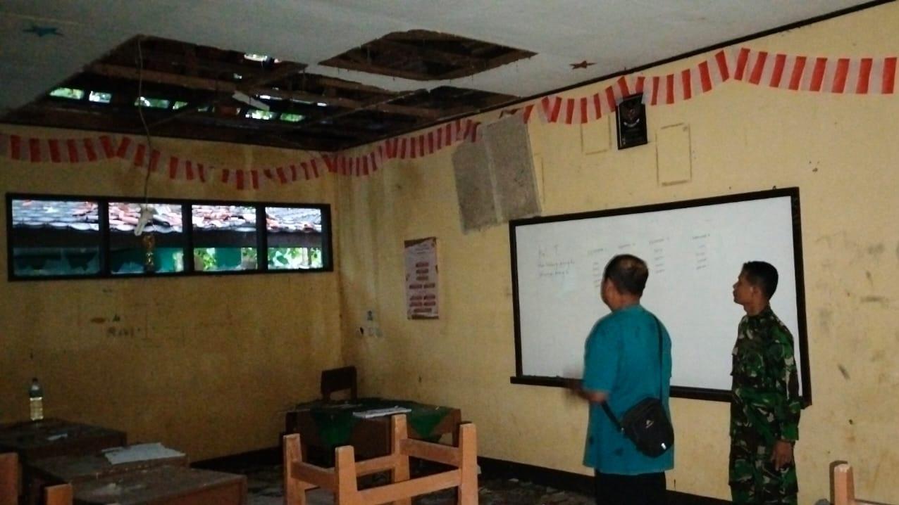 Gedung SMAN 1 Sukadana Rusak Disambar Petir, BPBD Ciamis Imbau Waspada Cuaca Ekstrem