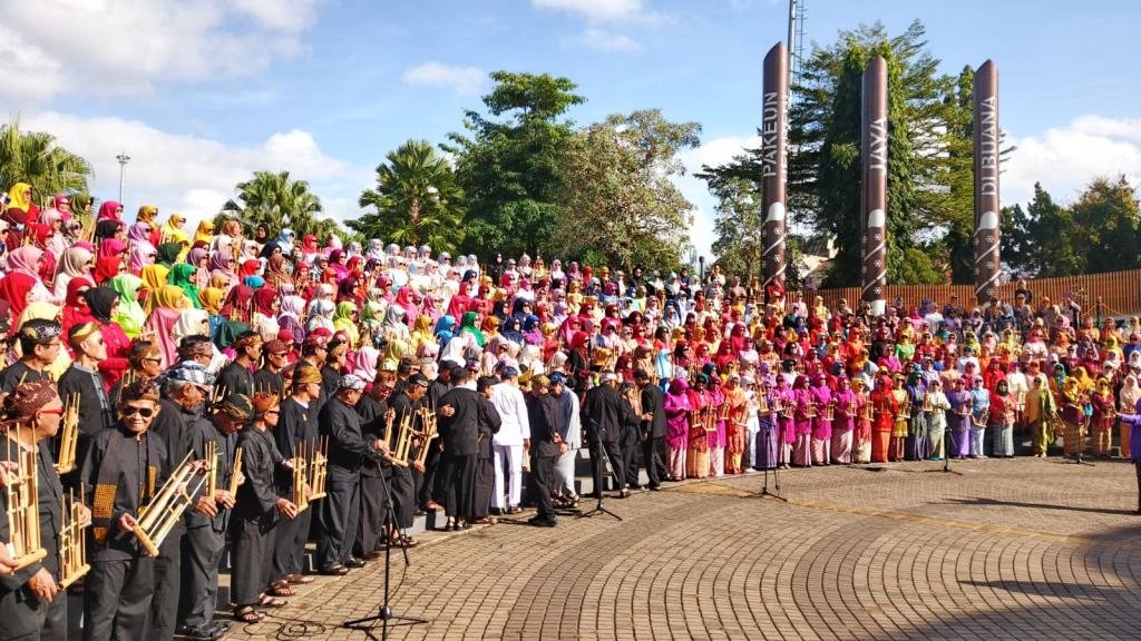 Gema 465 Angklung di Alun-Alun Ciamis, Bupati Herdiat Dorong Pertunjukan Budaya hingga Kecamatan