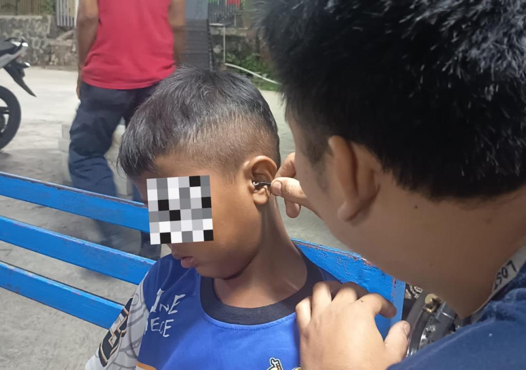 Gercep! Hanya Dua Menit, Petugas Damkar Kota Tasikmalaya Berhasil Evakuasi Baterai Jam dari Telinga Anak