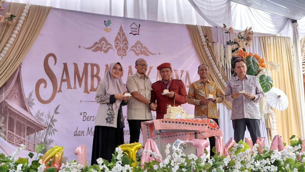 Hadir di HUT ke-1 SR Terintegrasi 41, Wali Kota Viman Siapkan Bangunan Sekolah Permanen dan Perpustakaan