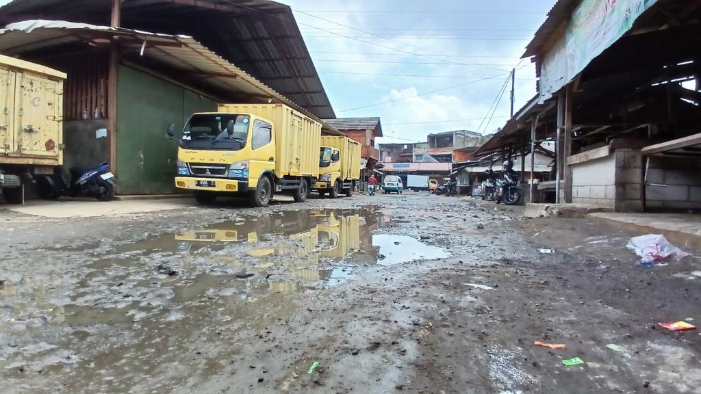 Harapan Pedagang di Pasar Cikurubuk Tasikmalaya untuk Calon Walikota 2024: Perbaikan Akses Jalan dan Penanganan Sampah