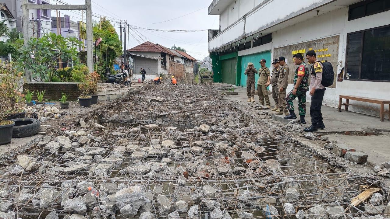 Hari Ketiga Penertiban Bangunan Liar di Sempadan Sungai Cimulu Kota Tasikmalaya, Dikawal Ketat Petugas Gabungan