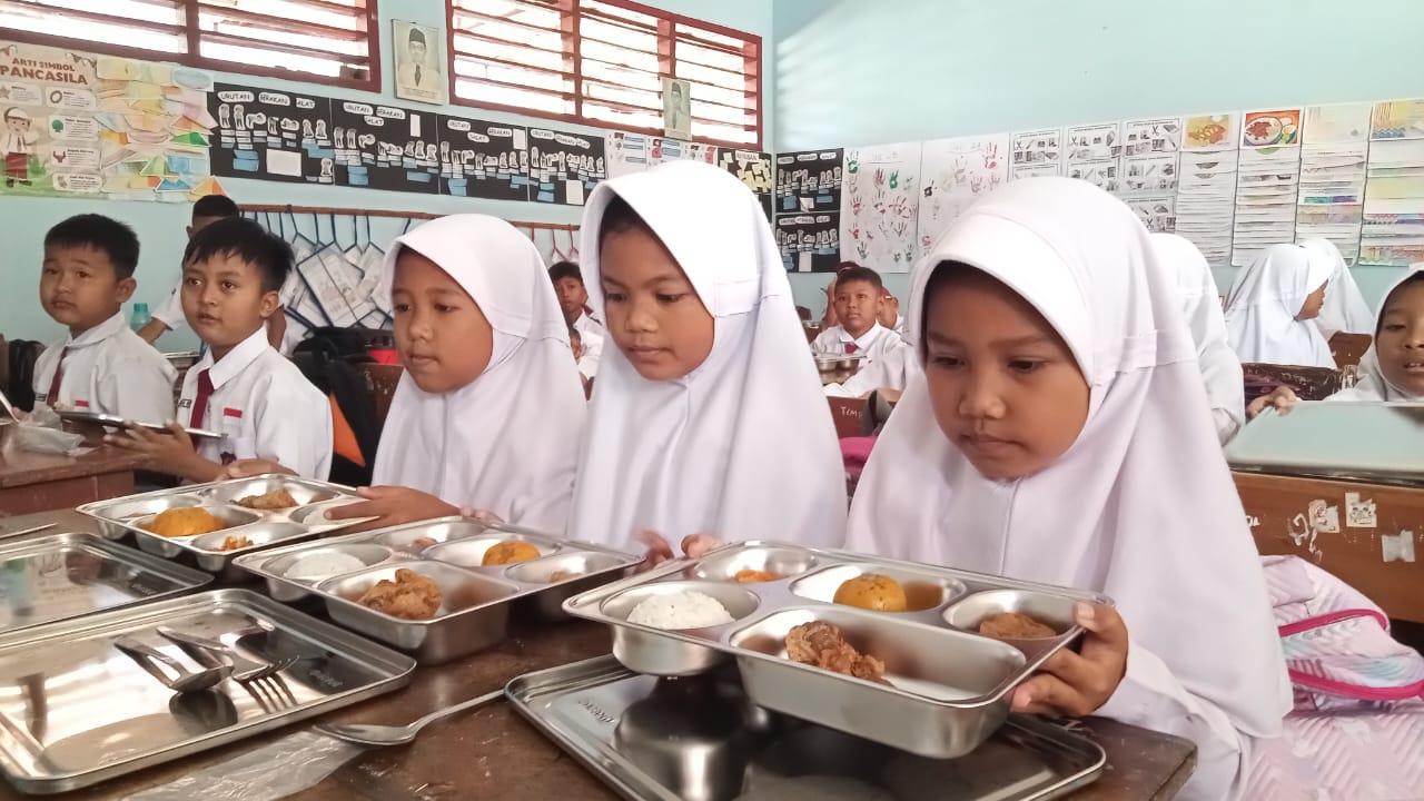Hari Pertama Program Makan Bergizi Gratis di Ciamis, Ini Menunya