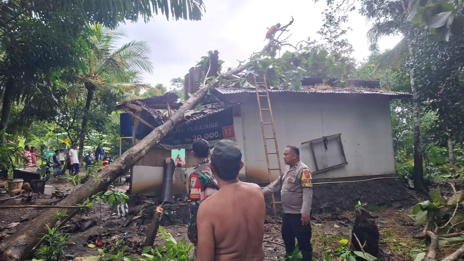 Hujan Deras dan Angin Kencang di Banjar, Rumah Warga dan Akses Jalan Terdampak