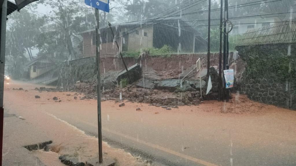 Hujan Deras Sebabkan Longsor dan Banjir di Ciamis