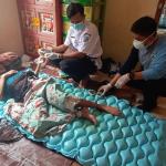 Ibu Lansia Tunanetra dan Anak Lumpuh di Kota Banjar Berjuang Melawan Sakit, Puskesmas Terjunkan Tim Home Visit