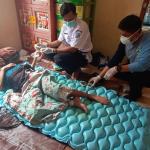 Ibu Lansia Tunanetra dan Anak Lumpuh di Kota Banjar Berjuang Melawan Sakit, Puskesmas Terjunkan Tim Home Visit