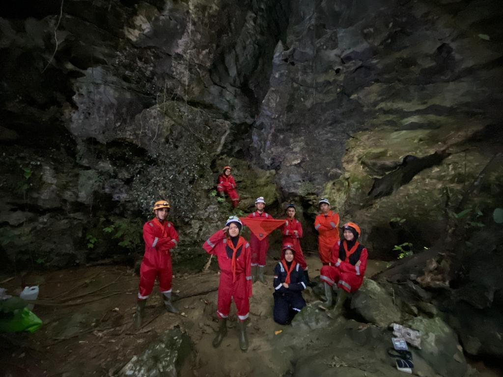 Mapala Halmahera STT Nurul Fikri Depok Ekspedisi Gua Liang Boeh Cibalong Tasikmalaya