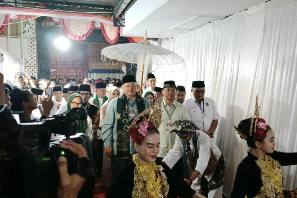 Yanto Oce-Aminudin Daftar ke KPU untuk Pilkada Kota Tasikmalaya, Dihadiri Ratusan Santri dan Ulama