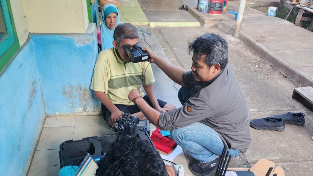 Disdukcapil Ciamis Jemput Bola Rekam KTP untuk Warga Disabilitas Setelah 40 Tahun
