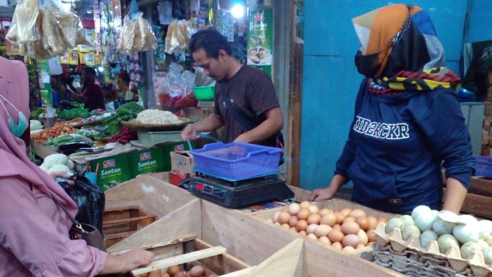 Harga Telur Ayam di Ciamis Turun Jelang Bulan Maulud, Peternak Merugi