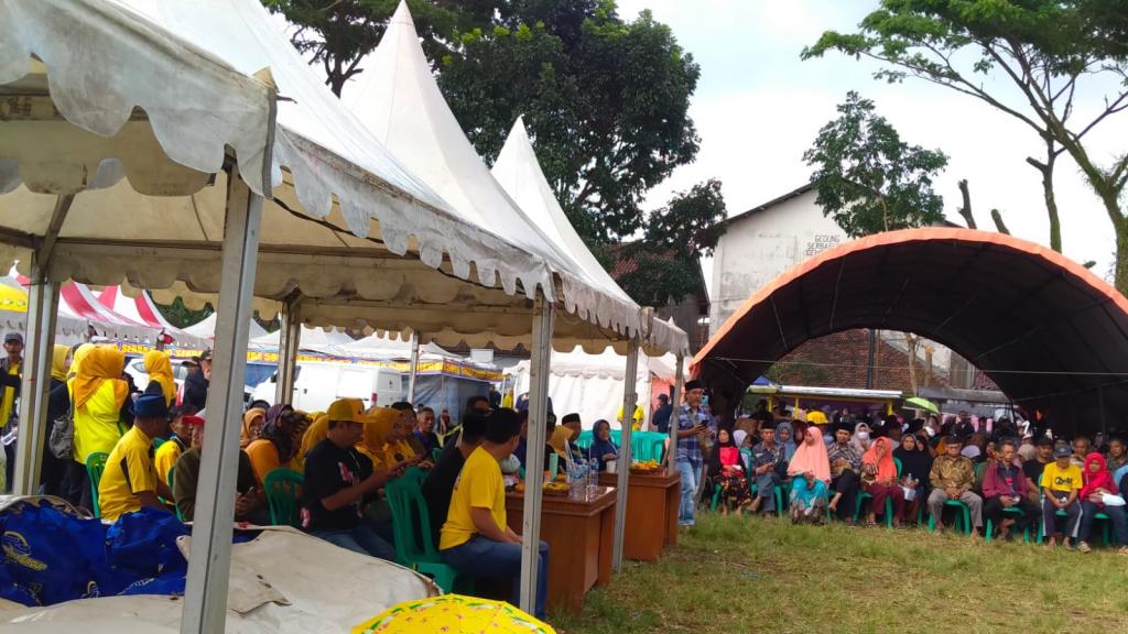 Yusuf-Hendro Bagikan 1.000 Paket Sembako untuk Lansia di Kawalu Tasikmalaya