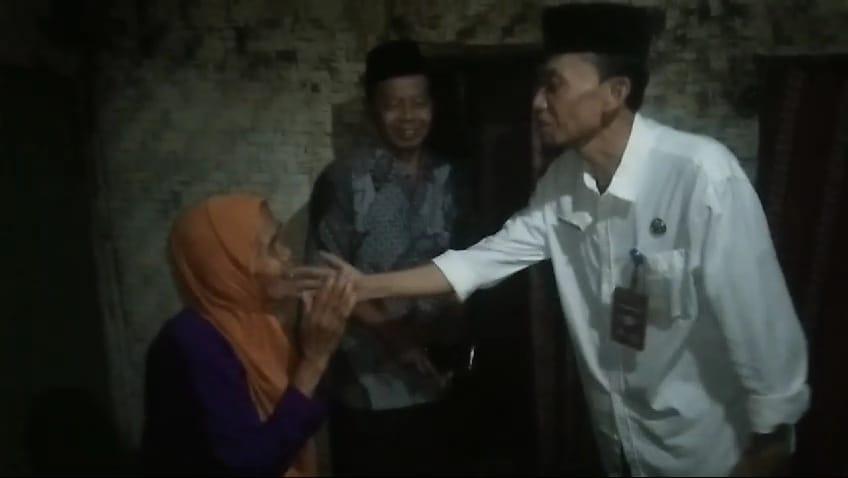 Dinsos Kota Tasikmalaya Berikan Bantuan kepada Mak Jenab Lewat Program Tasik Bageur