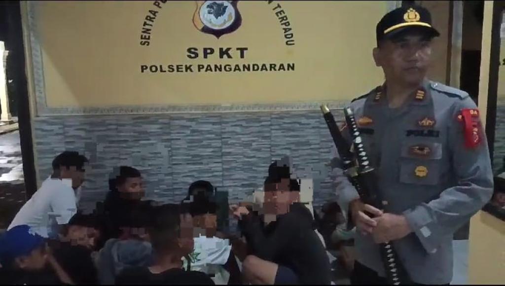 Polsek Pangandaran Amankan 15 Anak di Bawah Umur Bawa Senjata Tajam dan Konsumsi Miras