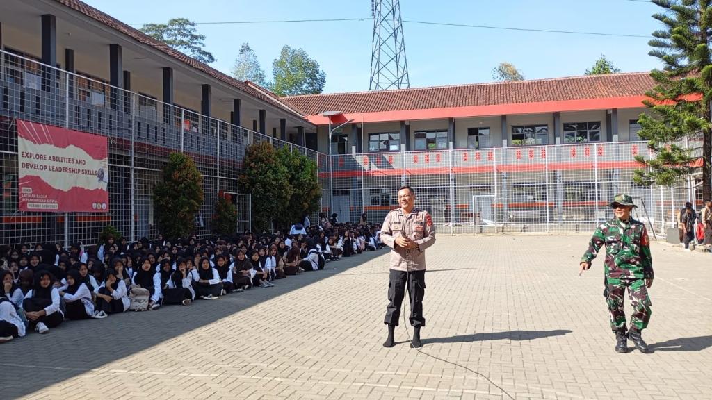 Polsek Tanjungjaya Gelar Pembinaan di Sekolah untuk Cegah Kenakalan Remaja