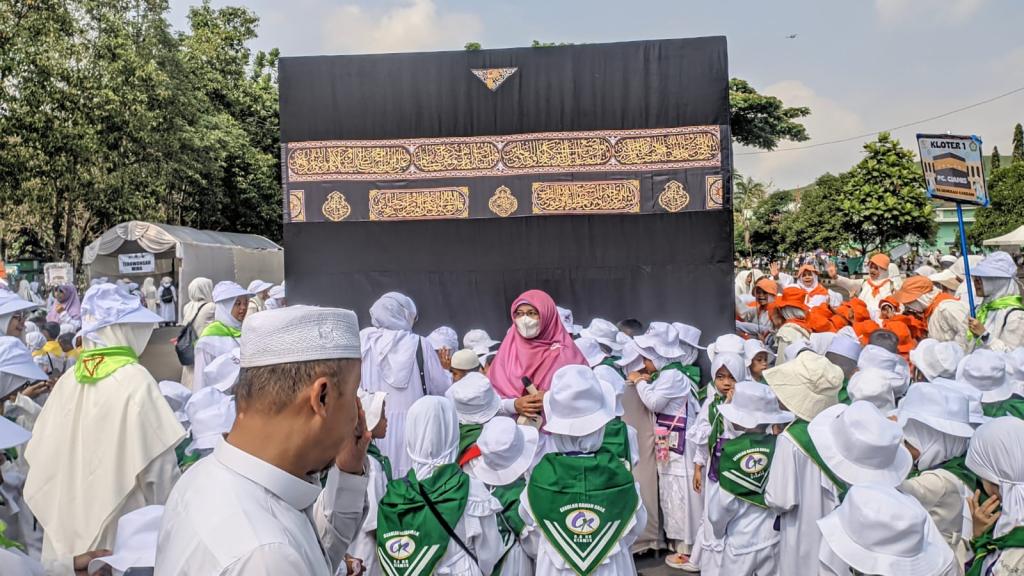 Ribuan Siswa RA di Ciamis Ikuti Manasik Haji, Mengenalkan Rukun Islam Kelima Sejak Dini
