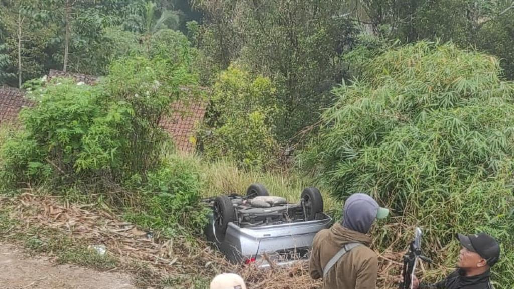 Minibus Terjun ke Jurang dan Terbalik di Jalur Gentong Tasikmalaya, Satu Orang Luka Berat