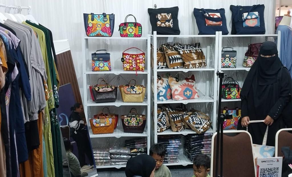 Sukses Produksi Tas Bordir Tara Indonesia di Muslim Fair Tasikmalaya 2024
