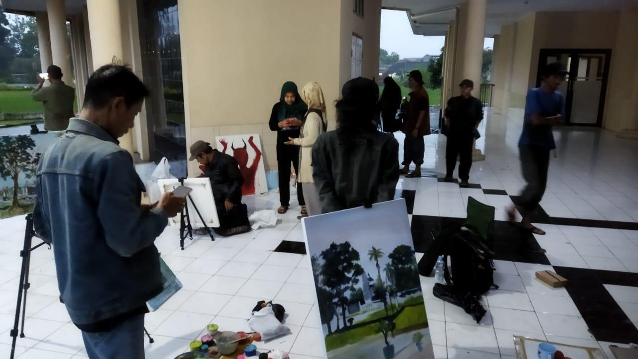 Himpunan Perupa Tasikmalaya Isi Ngabuburit dengan Lukisan On The Spot