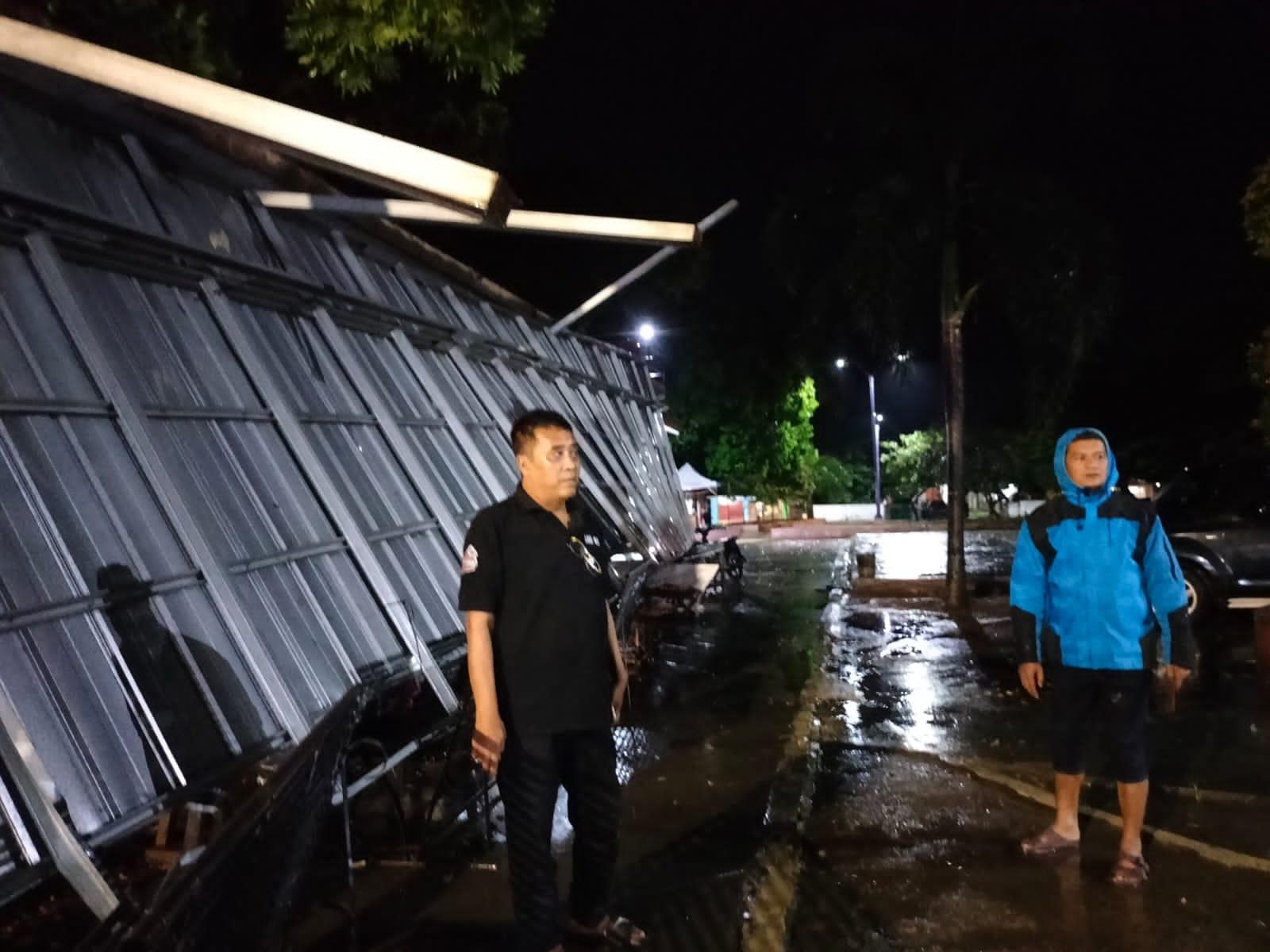 Hujan Deras Disertai Angin Kencang Terjang Cisaga Ciamis, Puluhan Bangunan Rusak dan Kerugian Capai Rp210 Juta